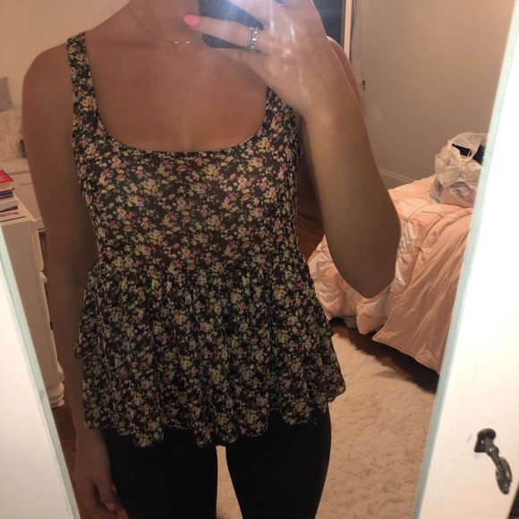 Tops - ❣️LAST DAY BEFORE DONATED !!! Express floral tank